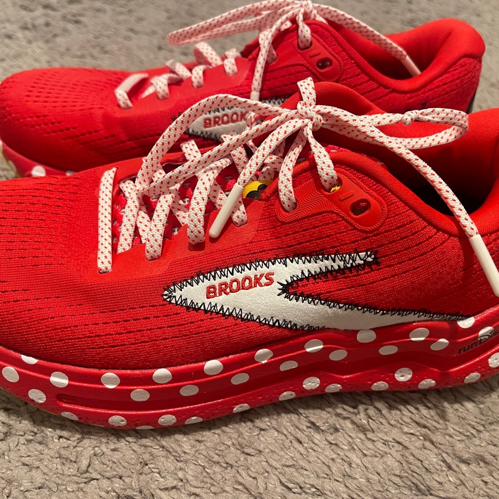 Brooks RunDisney Minnie Mouse Ghost Max 2 - Never Worn Women’s 7.5 - Picture 3 of 7